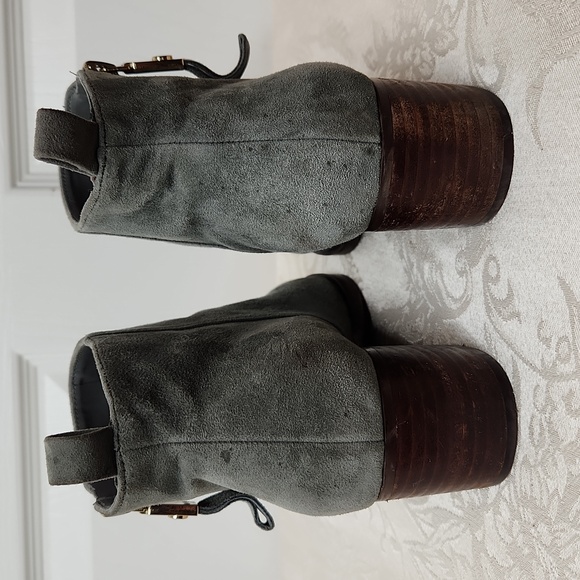Tommy Hilfiger mushroom gray ankle bootie size 7.5 - Picture 4 of 13